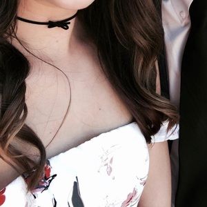Bow Choker
